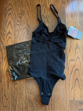 Slims Shapewear Bodysuit S/M Black Seamless Sculpting Adjustable Strap NWT